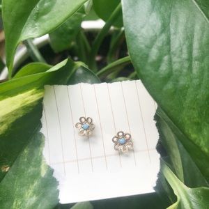Flower studs